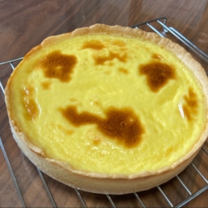 タルト型がないのでケーキ型で作りました。側面はサクサクでしたが底がしっとり？でした。別々で焼いた方が良かったのでしょうか。でも、とても美味しいです！リピします♡